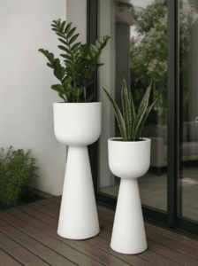 מעמד לעציץ ממתכת בעיצוב קונוס מינימליסטי - לבן