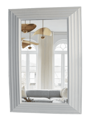 מראה מעוצבת גדולה מלבנית עם מסגרת עץ לבנה