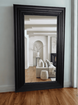 מראה גדולה מלבנית מסגרת עץ שחורה