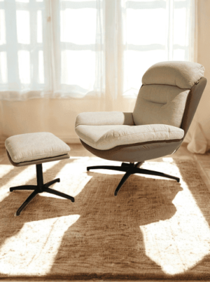 כורסא עם הדום בעיצוב מודרני - צבע שמנת וחום