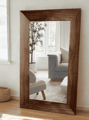 מראה מלבנית מעוצבת בשיפוע פנימה - עץ ופורניר אגוז