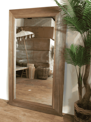 מראה מעוצבת מלבנית מעץ ופורניר אגוז - תמונה מתצוגה