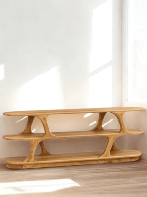 כוננית מדפים מעוצבת מעץ מנגו בגוון טבעי