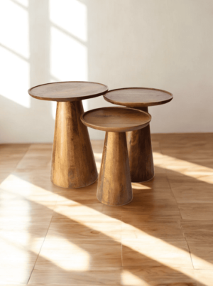 שלישיית שולחנות צד מעוצבים מעץ טבעי