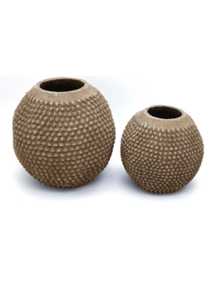 כד בטון מעוגל בעיצוב נקודות מחוספס