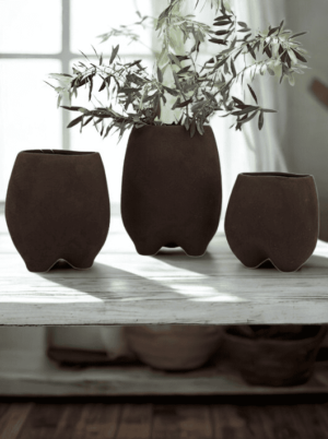 כד לעציץ מעוצב - בגוון חום שוקולד