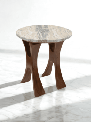 שולחן צד שיש ורגלי עץ כהה בעיצוב H