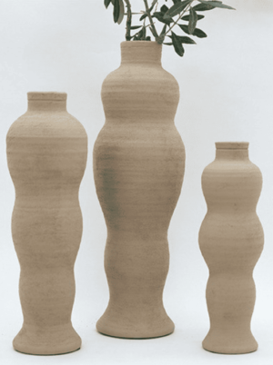 כד טרקוטה מעוצב בגוון בז' אדמתי