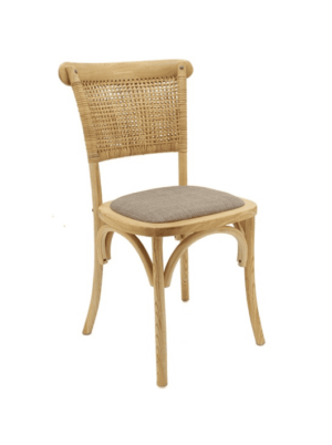 כיסא ראטן קלוע מעוצב עם מושב מרופד