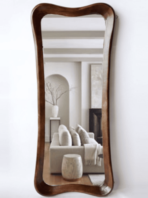 מראת גוף אמורפית מעץ מנגו גוון אגוז