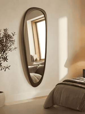 מראה אמורפית מסגרת עץ אגוז