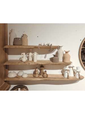 מדף צף בעיצוב אמורפי מעץ מנגו טבעי - תמונה מתצוגה