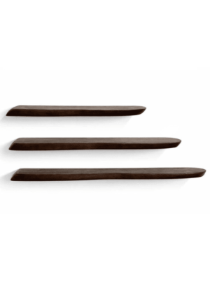 מדף צף בעיצוב אמורפי מעץ מנגו בגוון אגוז