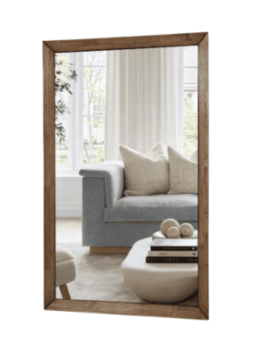 מראה מלבנית מעוצבת עם מסגרת עץ בגוון טבעי