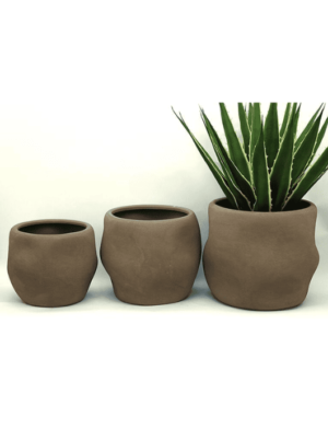 כד טרקוטה מעוצב בטקסטורה אורגנית - גוון מוקה