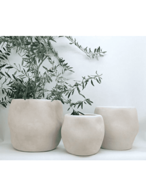 כד טרקוטה לעציץ בטקסטורה אורגנית - גוון לבן