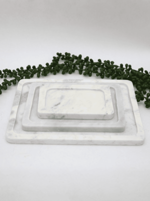 מגש שיש מלבני לבן בעיצוב מודרני